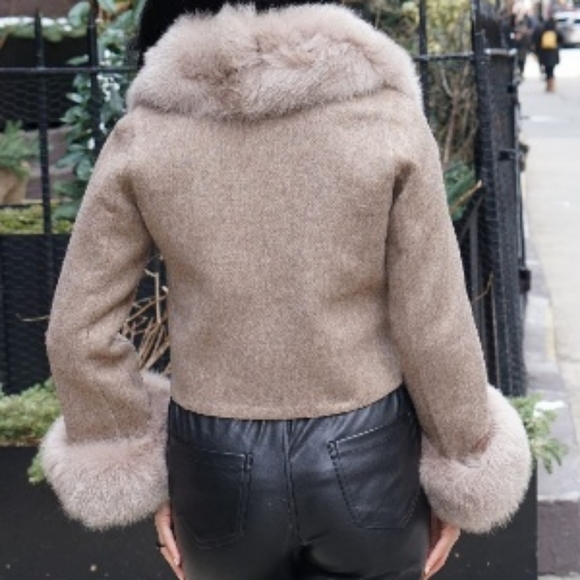 Oatmeal Mist Alpaca Jacket Fox Trim Size Medium - Picture 2 of 3